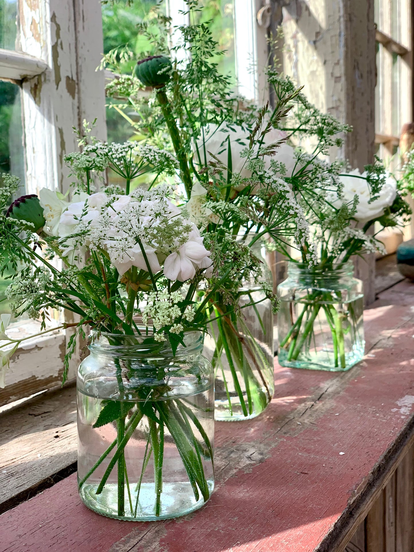 Blomster i Konservesglas, Helt i Hvidt