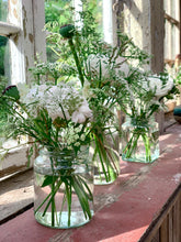 Indlæs billede til gallerivisning Blomster i Konservesglas, Helt i Hvidt
