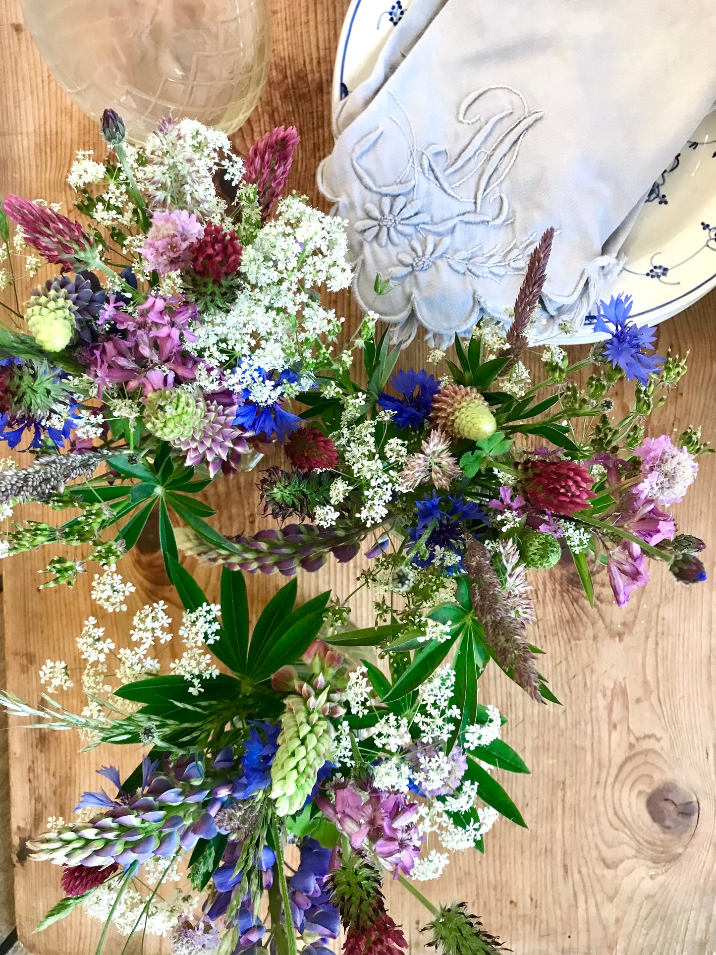 Blomster i Konservesglas, Grøftekant