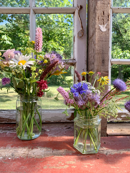 Blomster i Konservesglas, Grøftekant