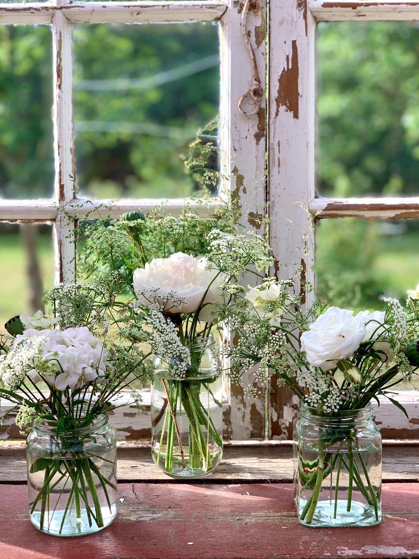 Blomster i Konservesglas, Helt i Hvidt